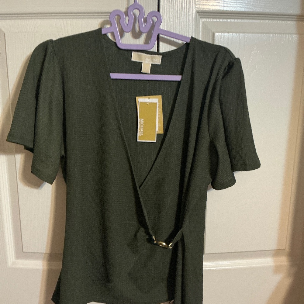 🎉3 for $15 NWT Michael Kors V Neck Wrap top size L